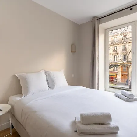 Modern Open-air Near Montmartre *