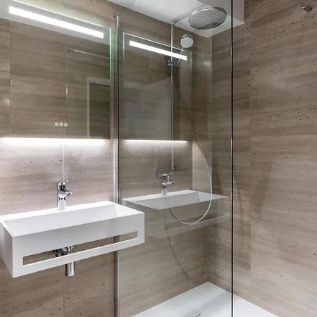 Modern Open-air Near Montmartre Apartment