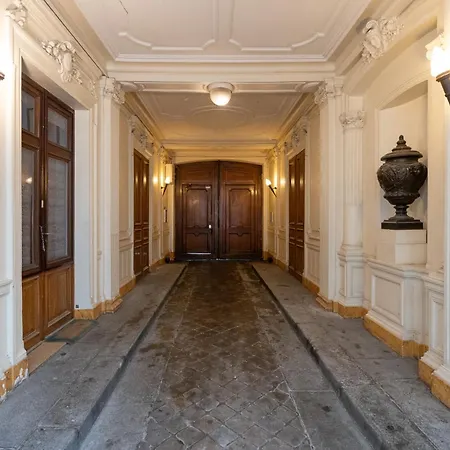 Modern Open-air Near Montmartre