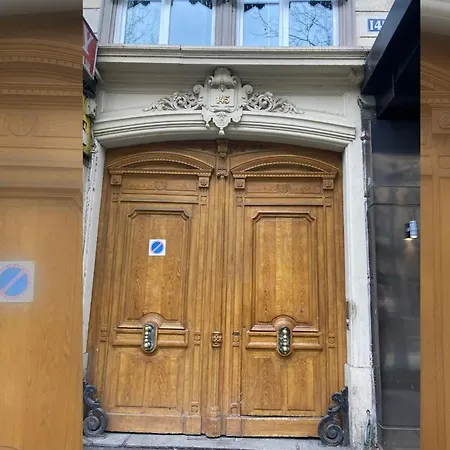Modern Open-air Near Montmartre *