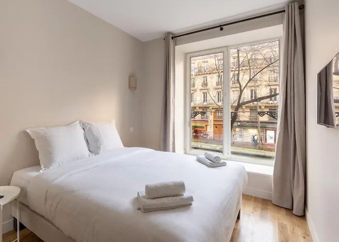 Modern Open-air Near Montmartre *